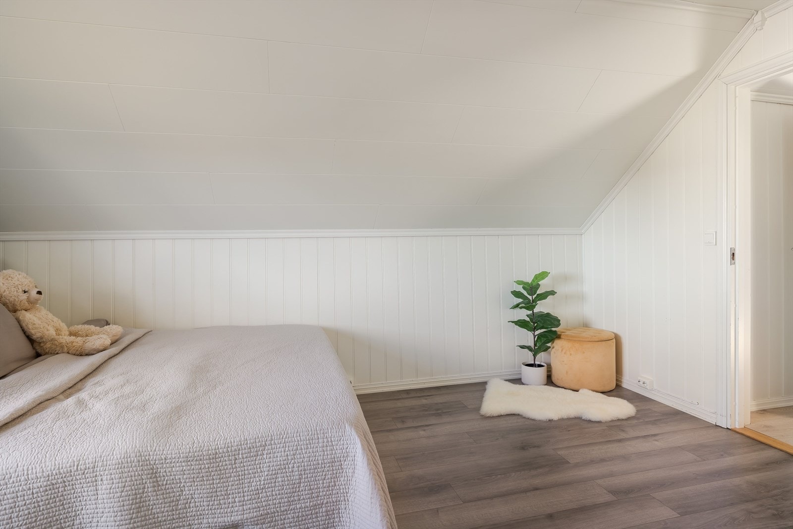 Her er det plass til seng, skrivebord og annet ønskelig. Galleribilde