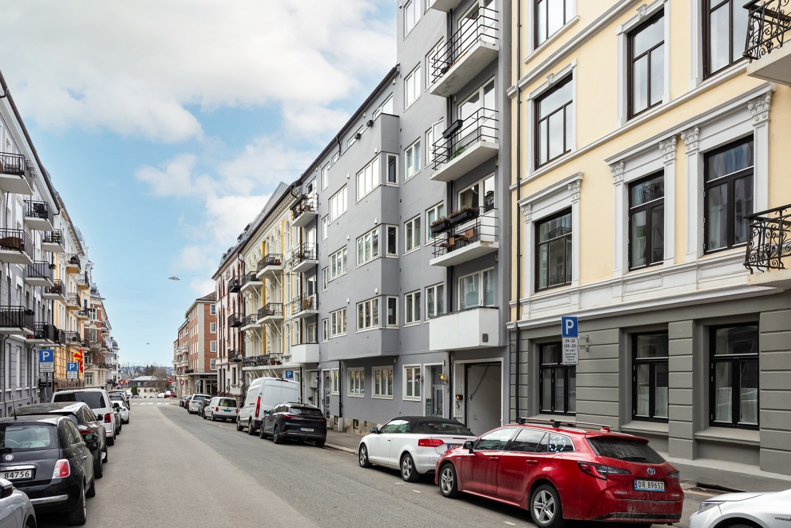 Leiligheten ligger attraktivt til i en rolig del av Frogner med alle typer servicetilbud i nærområdet. Galleribilde