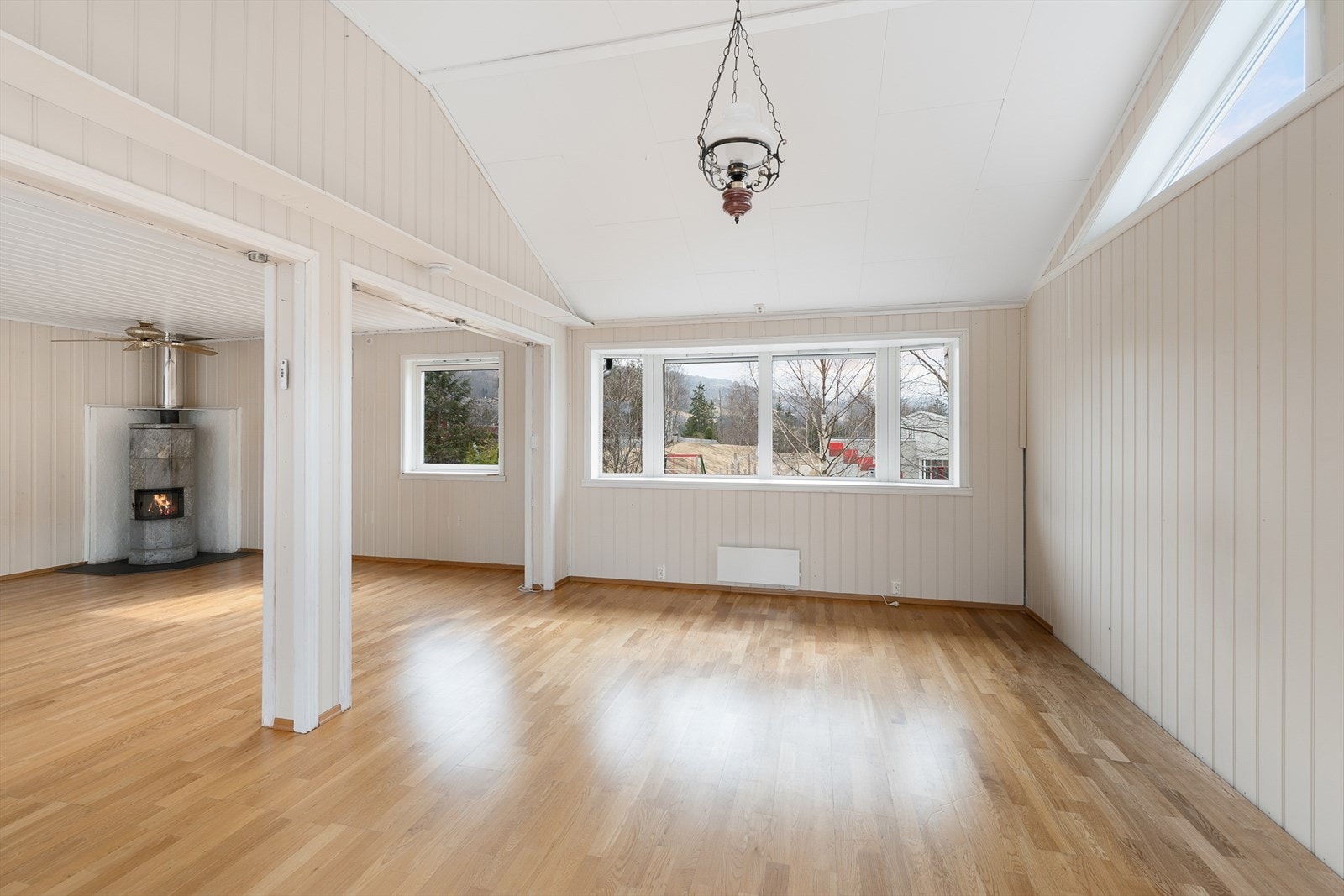 Tilbygget gir stuen en ekstra dimensjon og flere innredningsmuligheter. Galleribilde