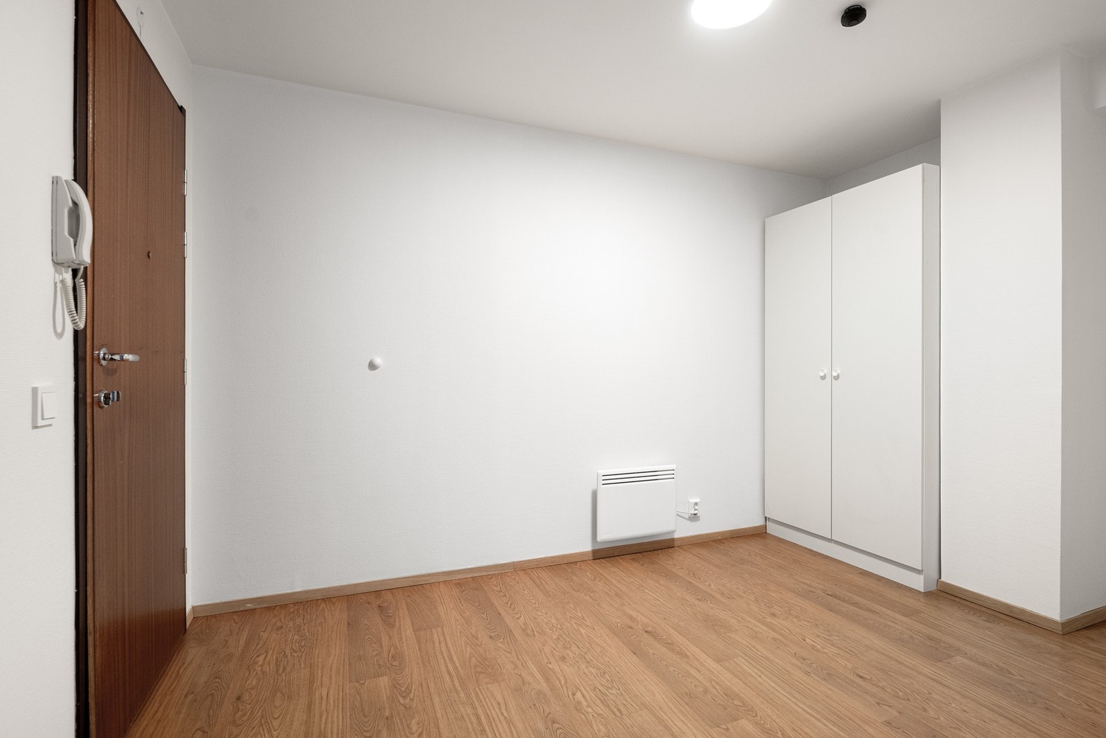 Inngangsparti med garderobe Galleribilde