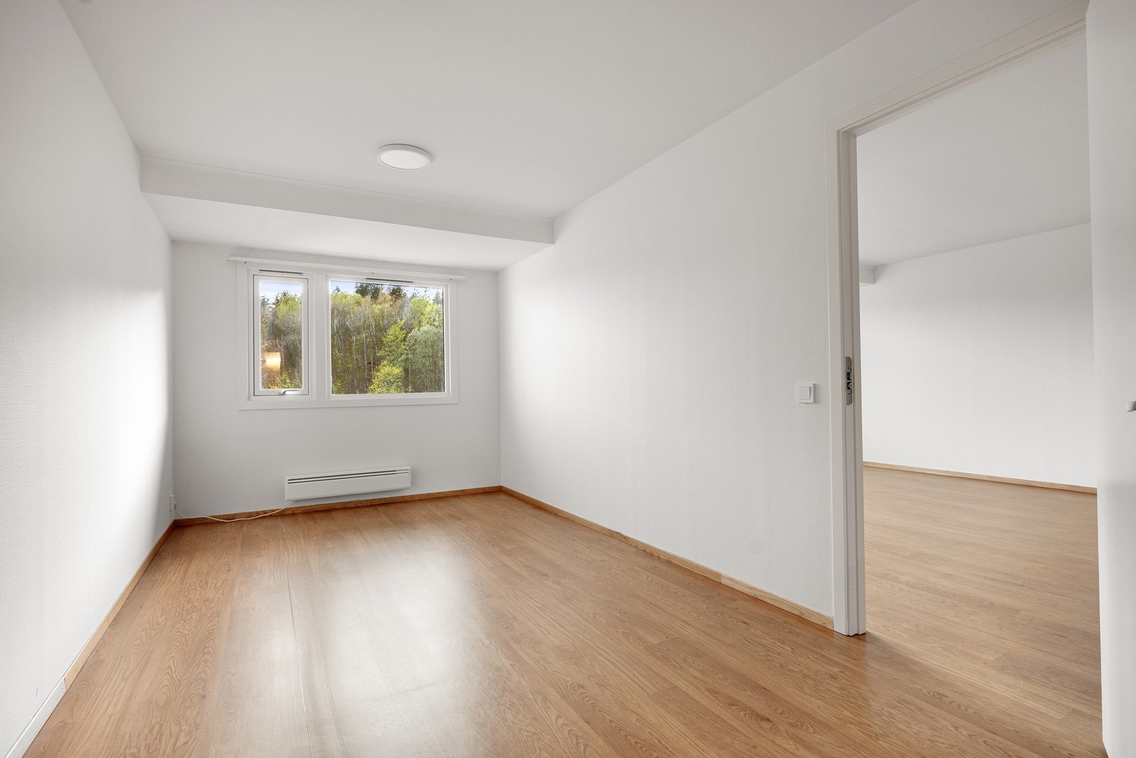 Stort soverom med garderobe Galleribilde