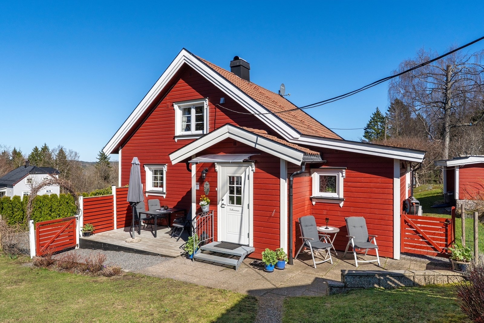 Taket er tekket med betongtakstein som ble skiftet i 2012. Galleribilde