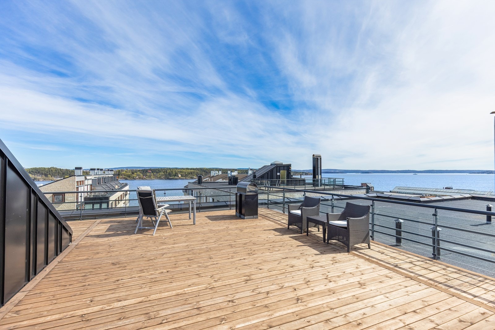 Felles takterrasse med vidstrakt utsikt Galleribilde