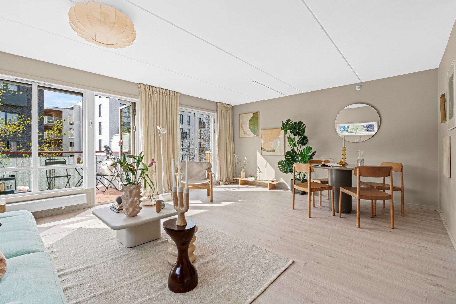 Stuen har både utgang til balkong og en fransk balkong Galleribilde