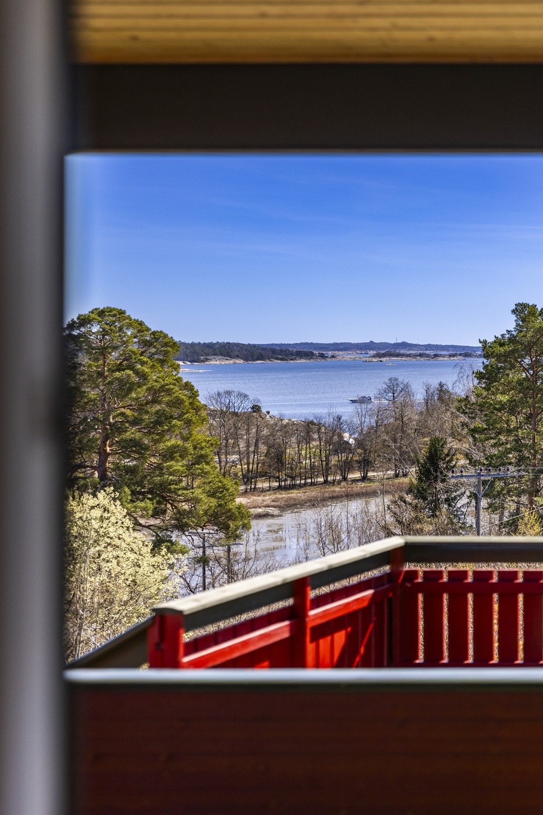 Fra stuen har man en flott utsikt utover Tønsbergfjorden mot Tjøme Galleribilde