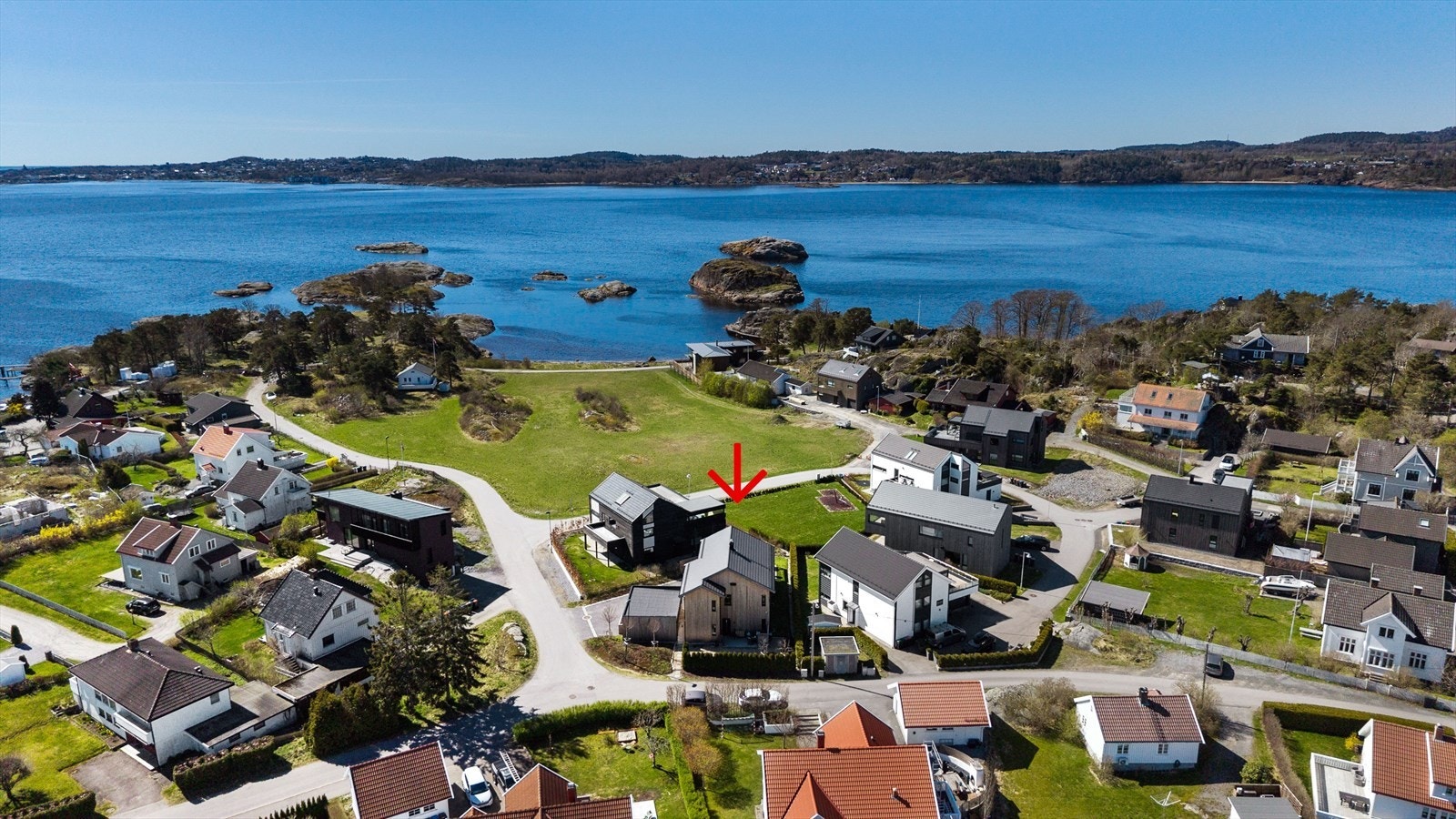 Velkommen til Solaveien 2! En innholdsrik og moderne enebolig fra 2023 med gjennomgående høy standard og dobbelgarasje. Fotograf Renate Madsen Galleribilde