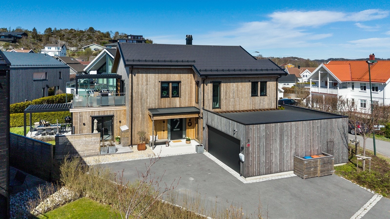 Velkommen til Solaveien 2! En innholdsrik og moderne enebolig fra 2023 med gjennomgående høy standard og dobbelgarasje. Fotograf Renate Madsen Galleribilde