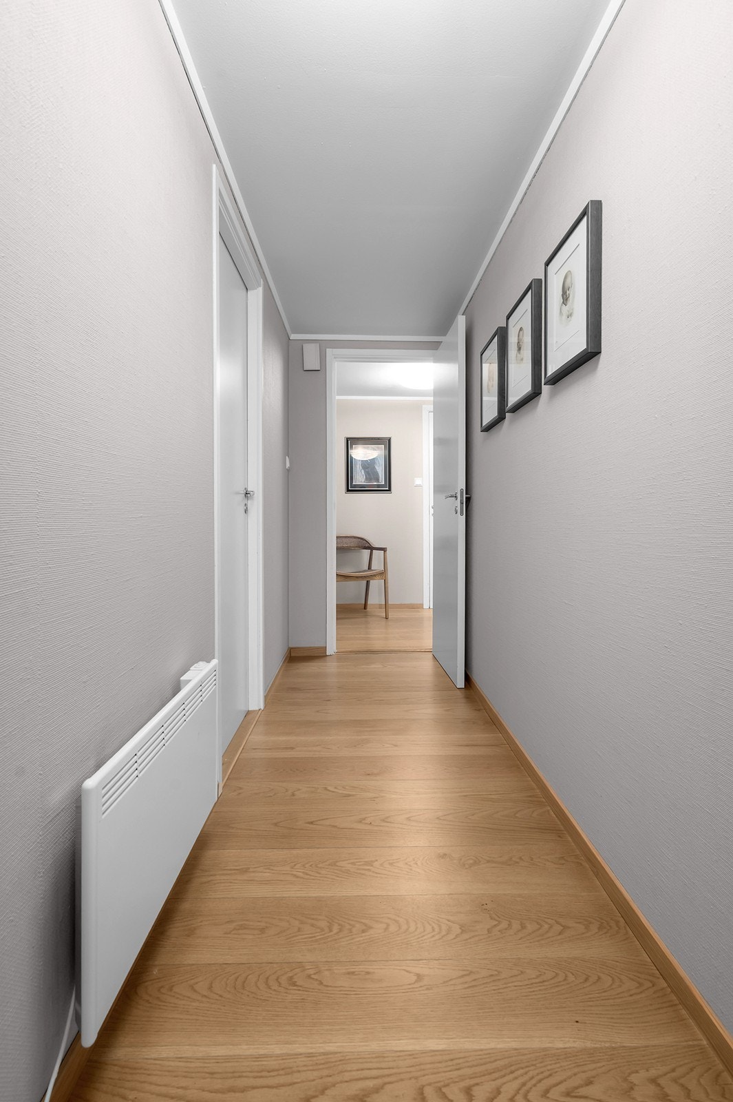Gjennomgående parkett i store deler av boligen. Galleribilde