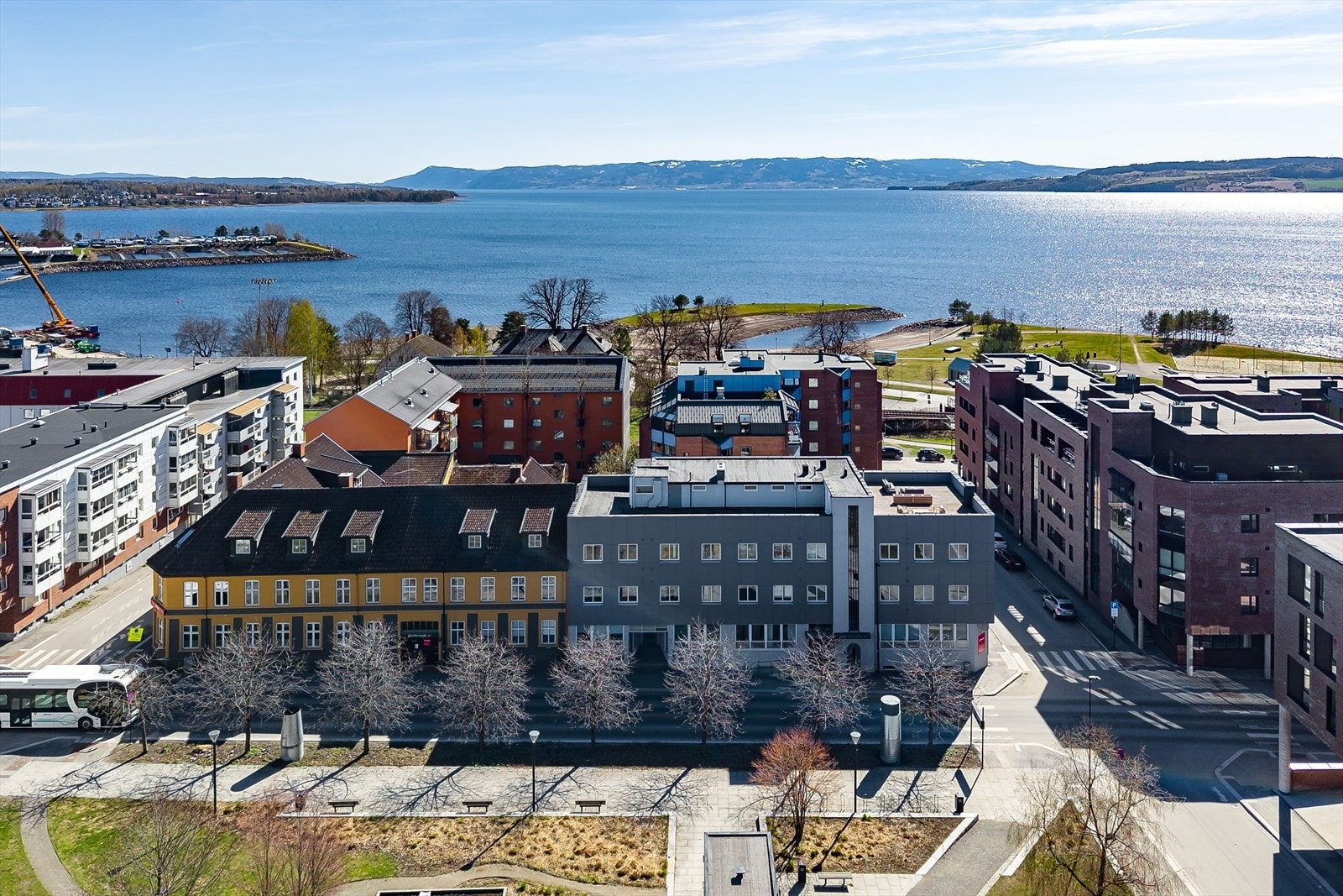 Her bor du meget sentralt til i Hamar sentrum med kort vei til det meste du trenger i hverdagen. Galleribilde