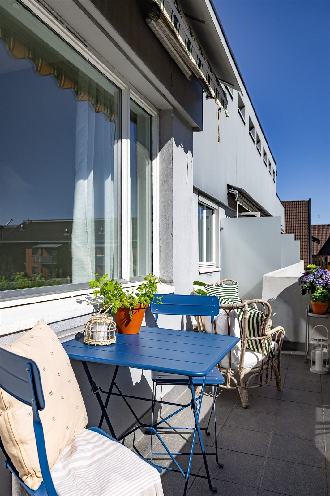 Her er det rom for flere sittegrupper, planter og annet som skaper et hyggelig utemiljø. Galleribilde