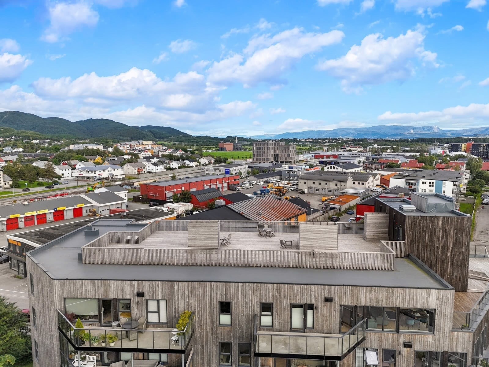 Stor felles takterrasse som beboerne kan benytte, ekstra takterrasse også i front i 5.etg. Galleribilde