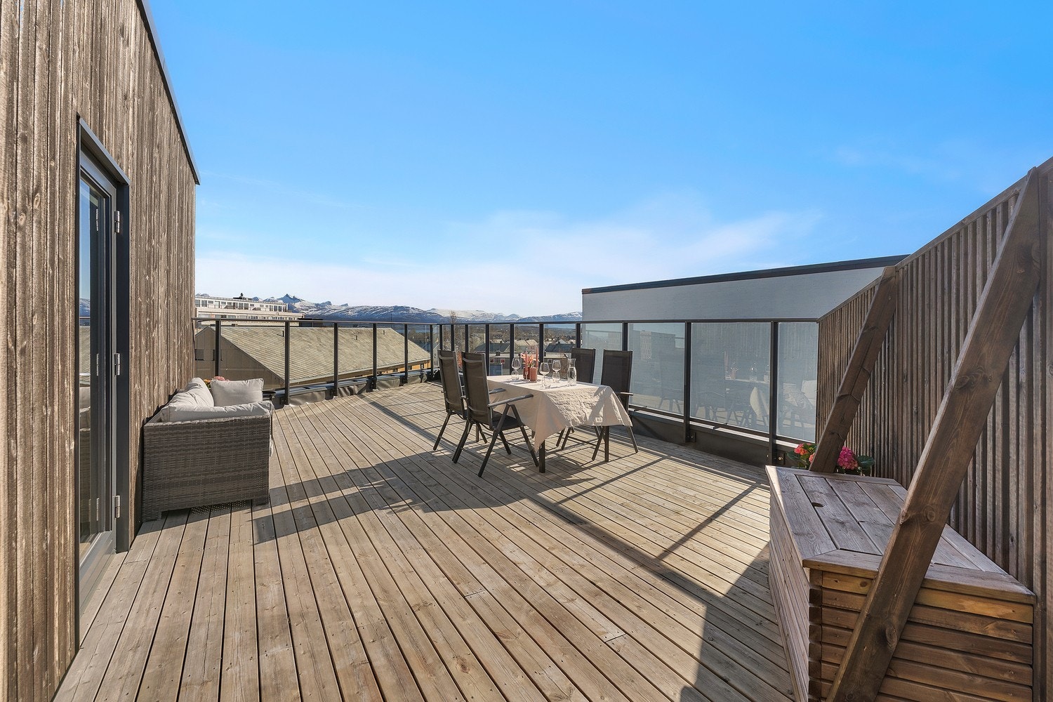 Overlegen privat takterrasse med sol "hele" dagen! Galleribilde