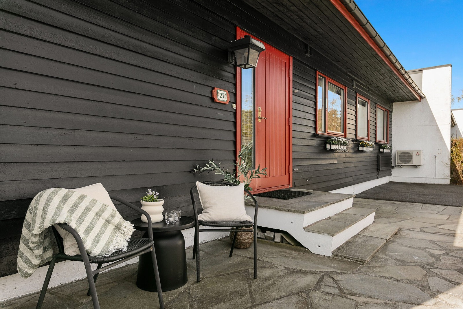Eiendommen ligger attraktivt og rolig til i et veletablert boligområde på Brunla. Galleribilde