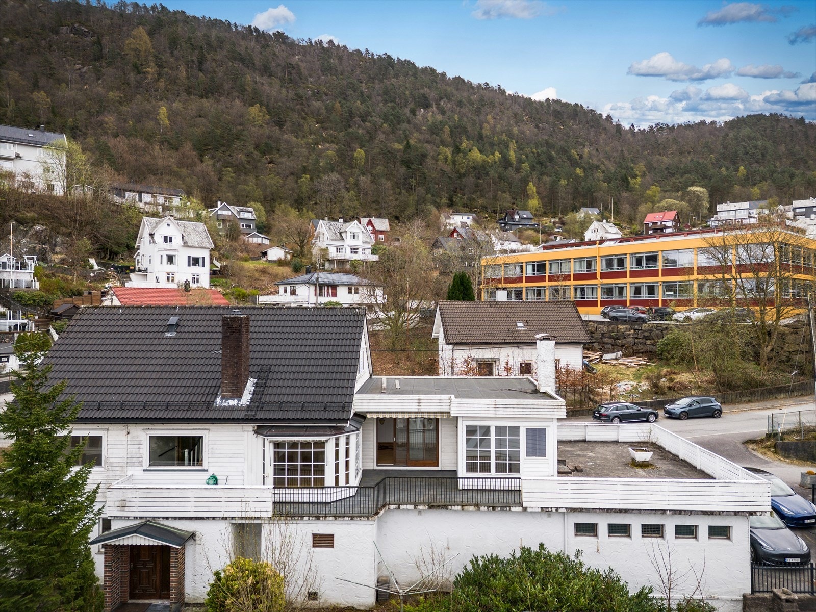 Nygårdslien skole (1-7 kl.) ligger kun to minutters gange fra boligen. Galleribilde