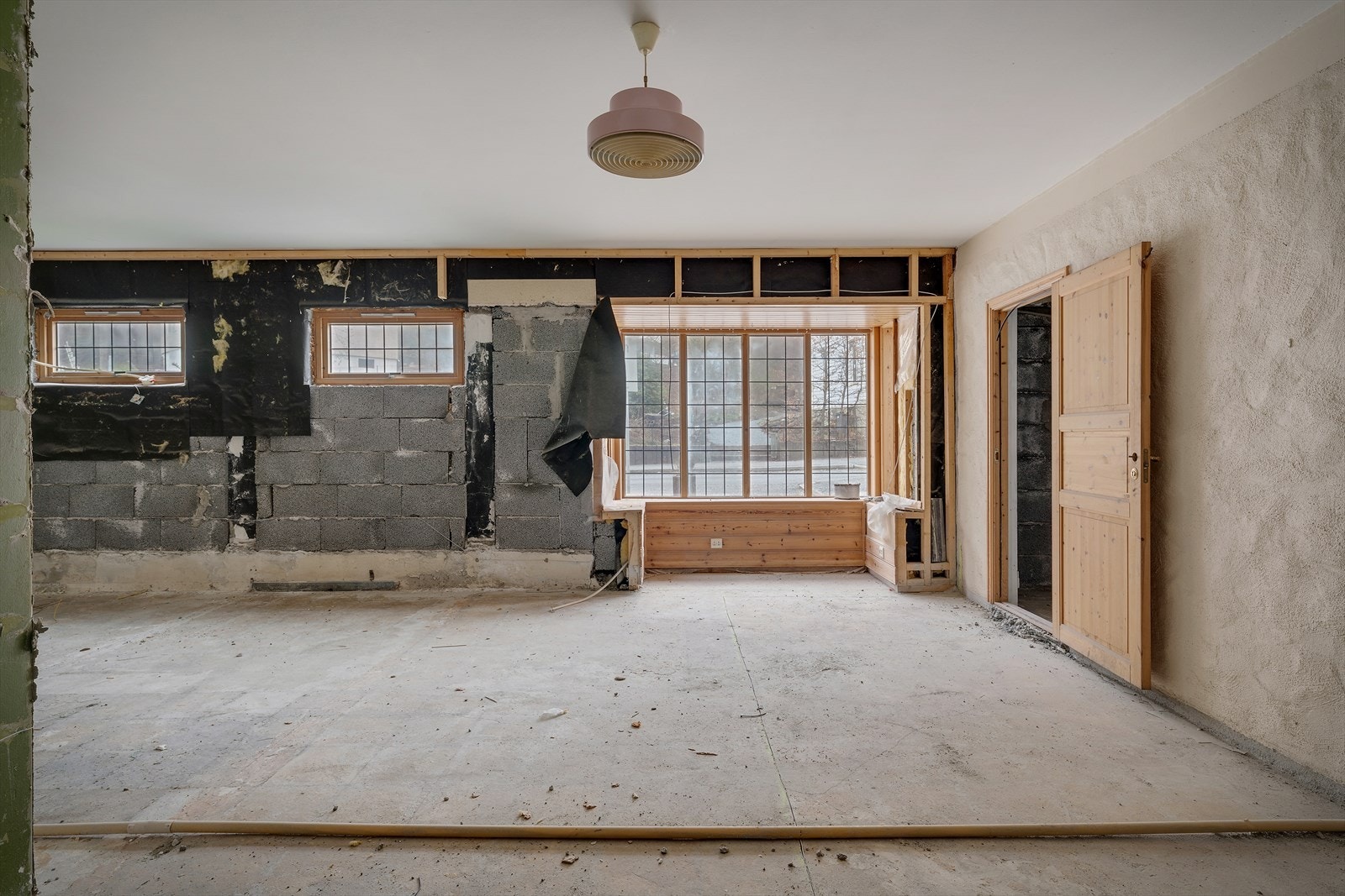 Etasjen har tidligere huset en kolonialbutikk, og arealene gir mange bruksmuligheter. Galleribilde