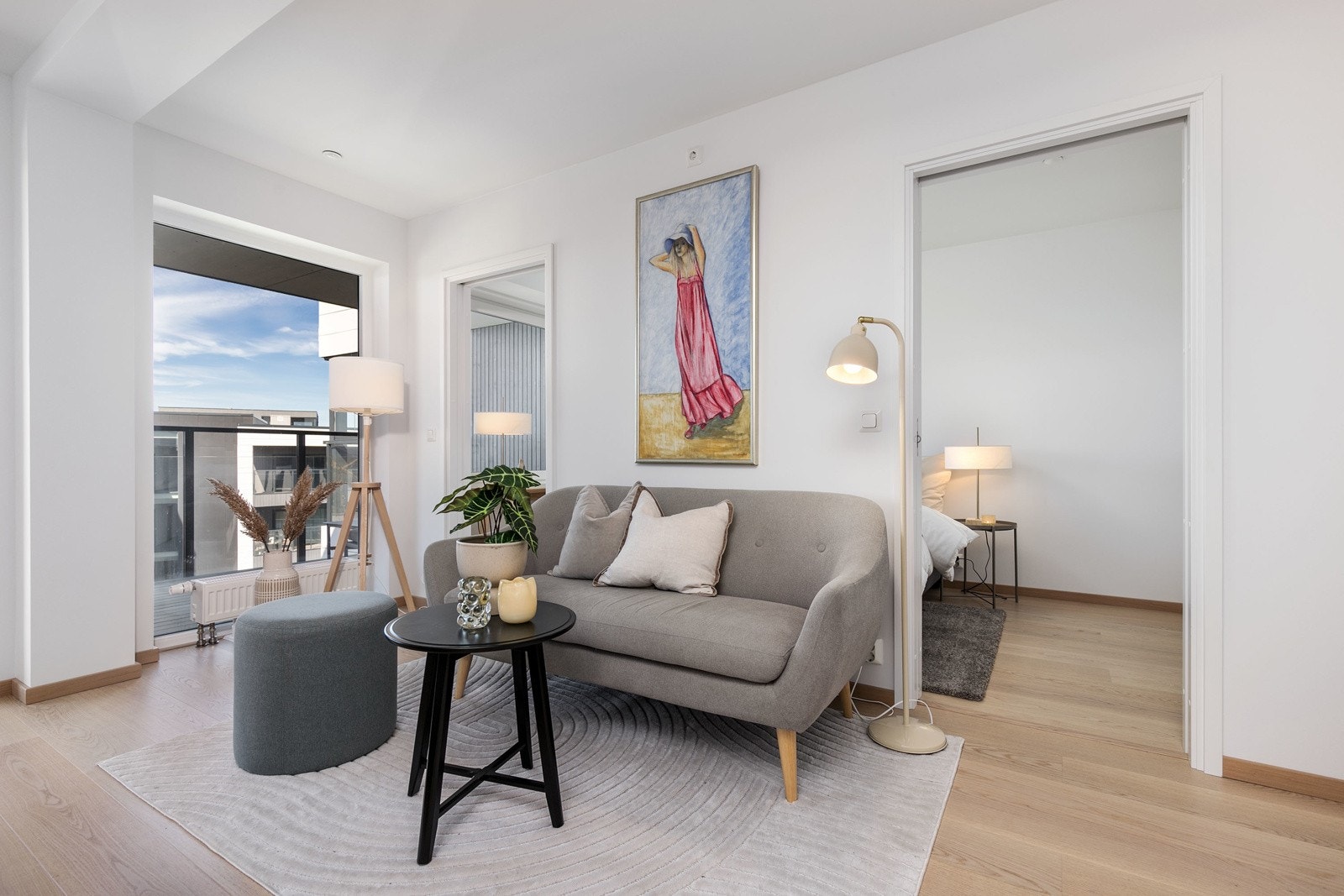 Oppvarming med vannbåren varme via radiatorer, samt balansert ventilasjon med varmegjenvinning - en meget energieffektiv leilighet! Galleribilde