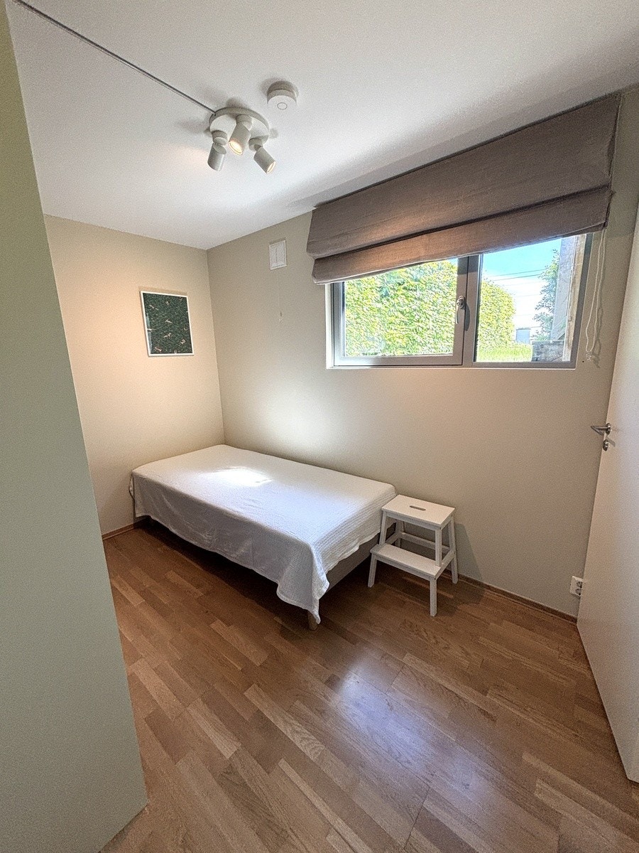 Sov 1, 90 cm seng, godt med skapplass Galleribilde
