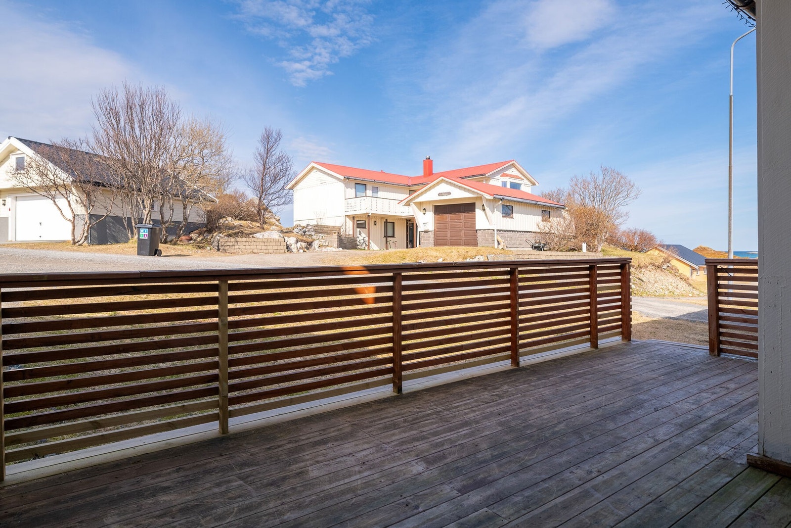 Vestvendt terrasse oppført i 2020 på ca. 13 m². Galleribilde