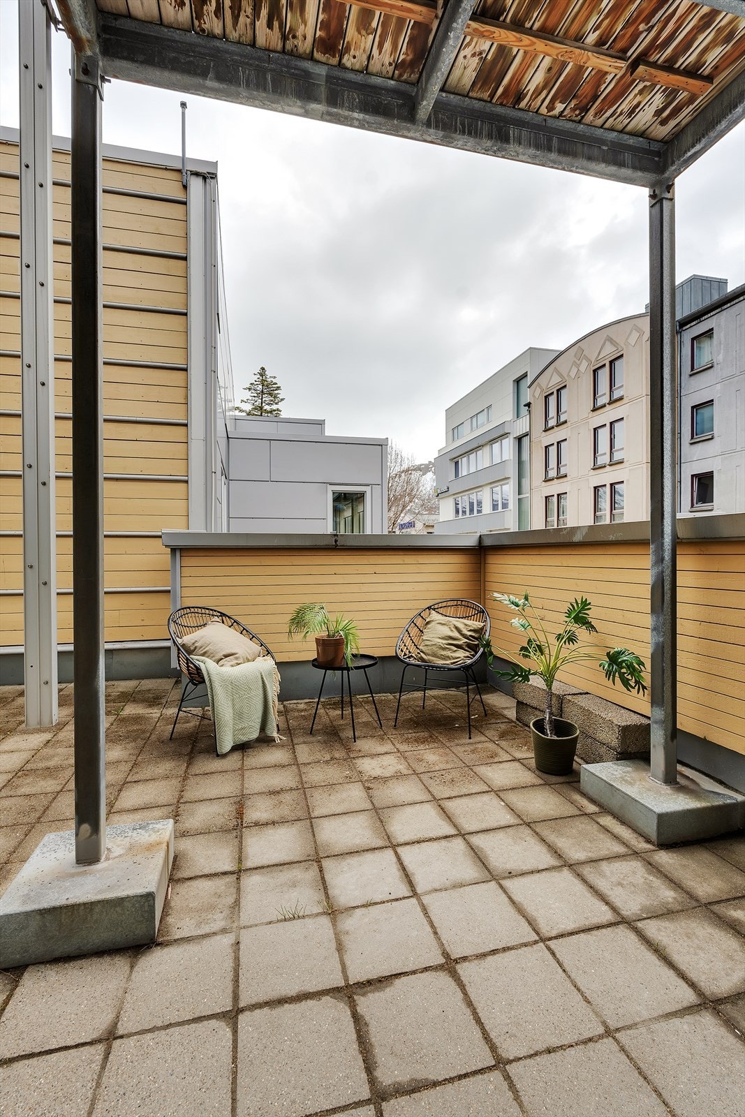 Leiligheten disponerer en uteplass, i tillegg til tilgang på en flott felles takterrasse. Galleribilde