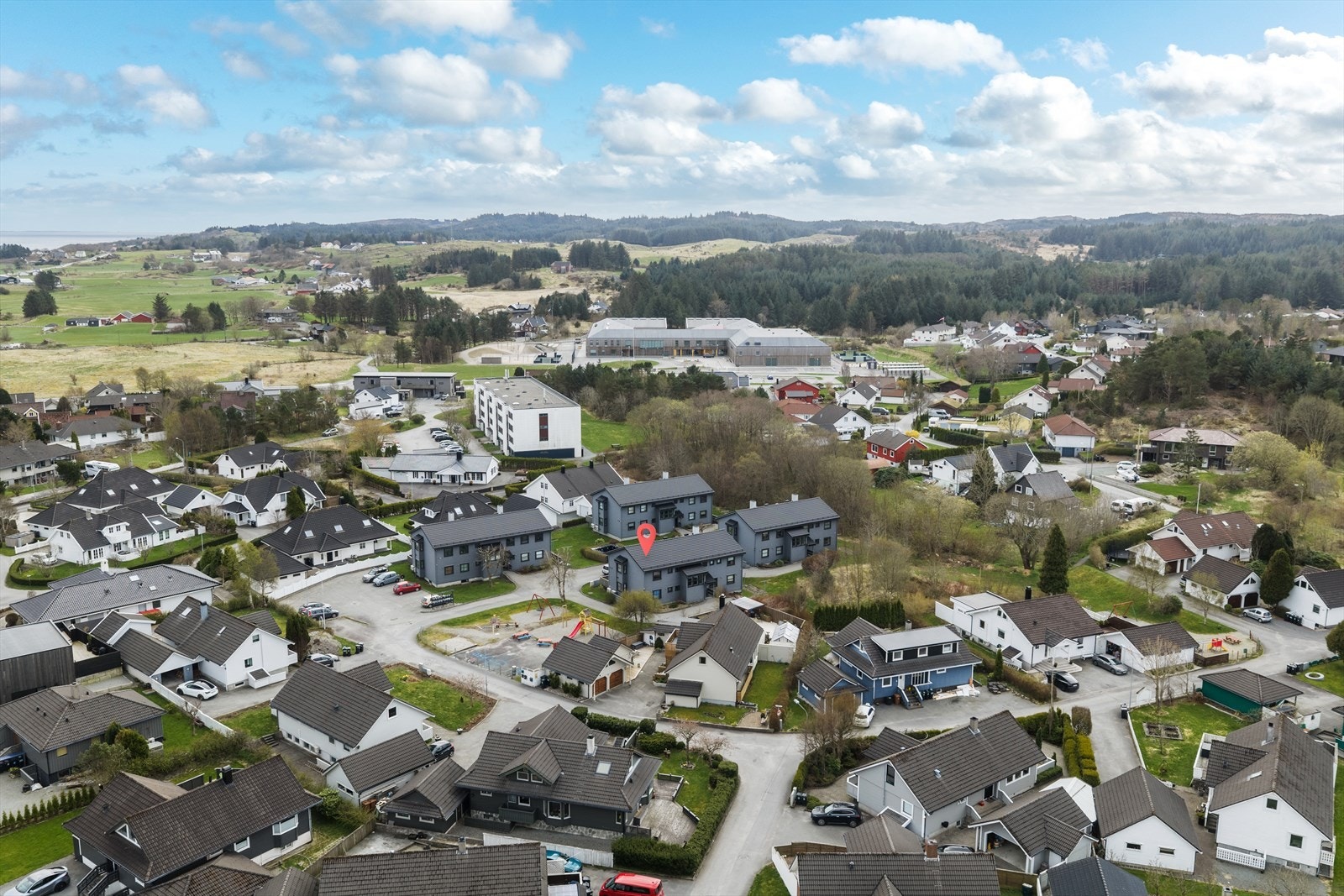 Med både Stangaland skole og Stangeland ungdomsskole i gangavstand, er dette en svært praktisk beliggenhet for familier. Galleribilde