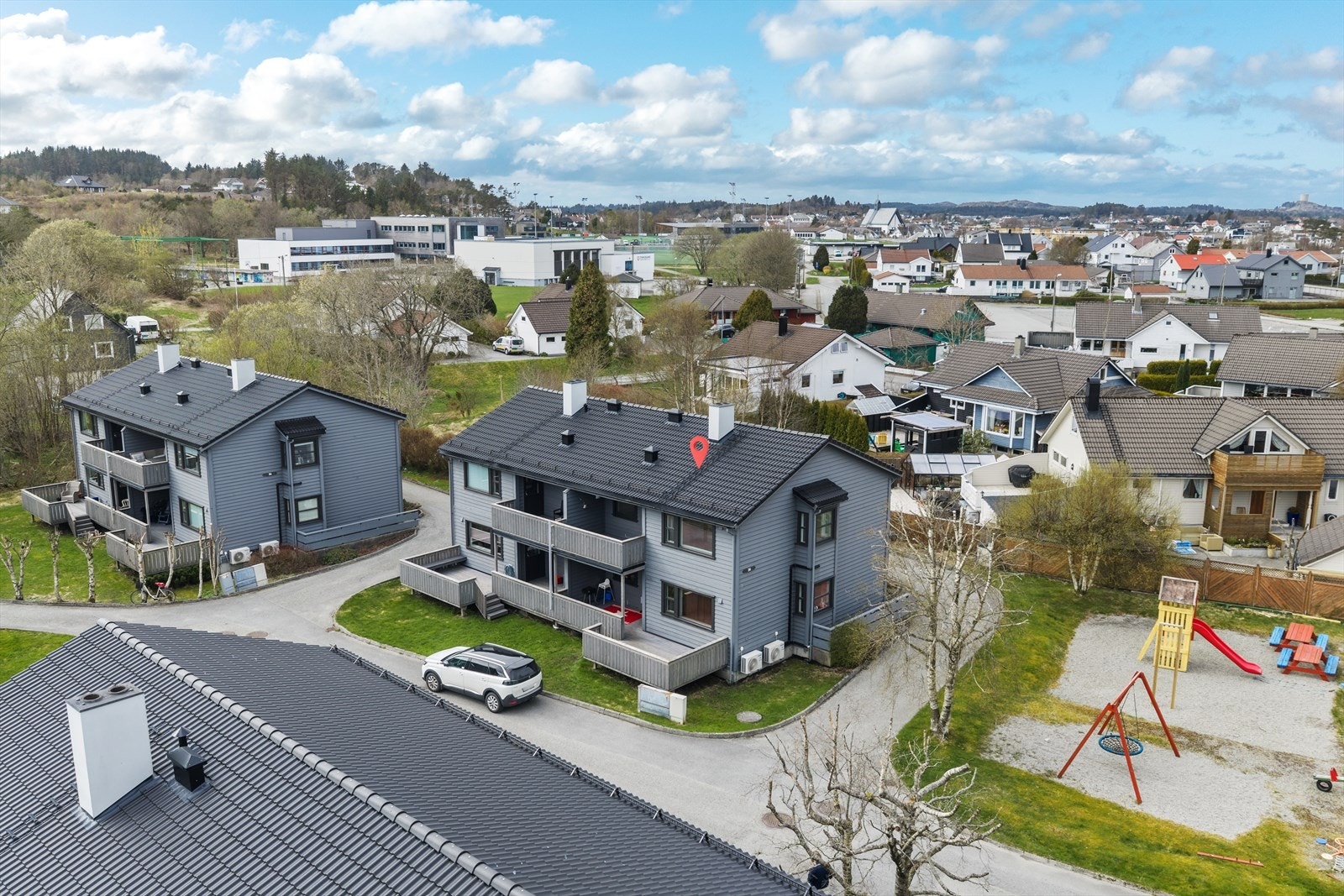 Her bor du i et godt etablert nabolag med dagligvarebutikker som Kiwi innen kort gangavstand. Galleribilde