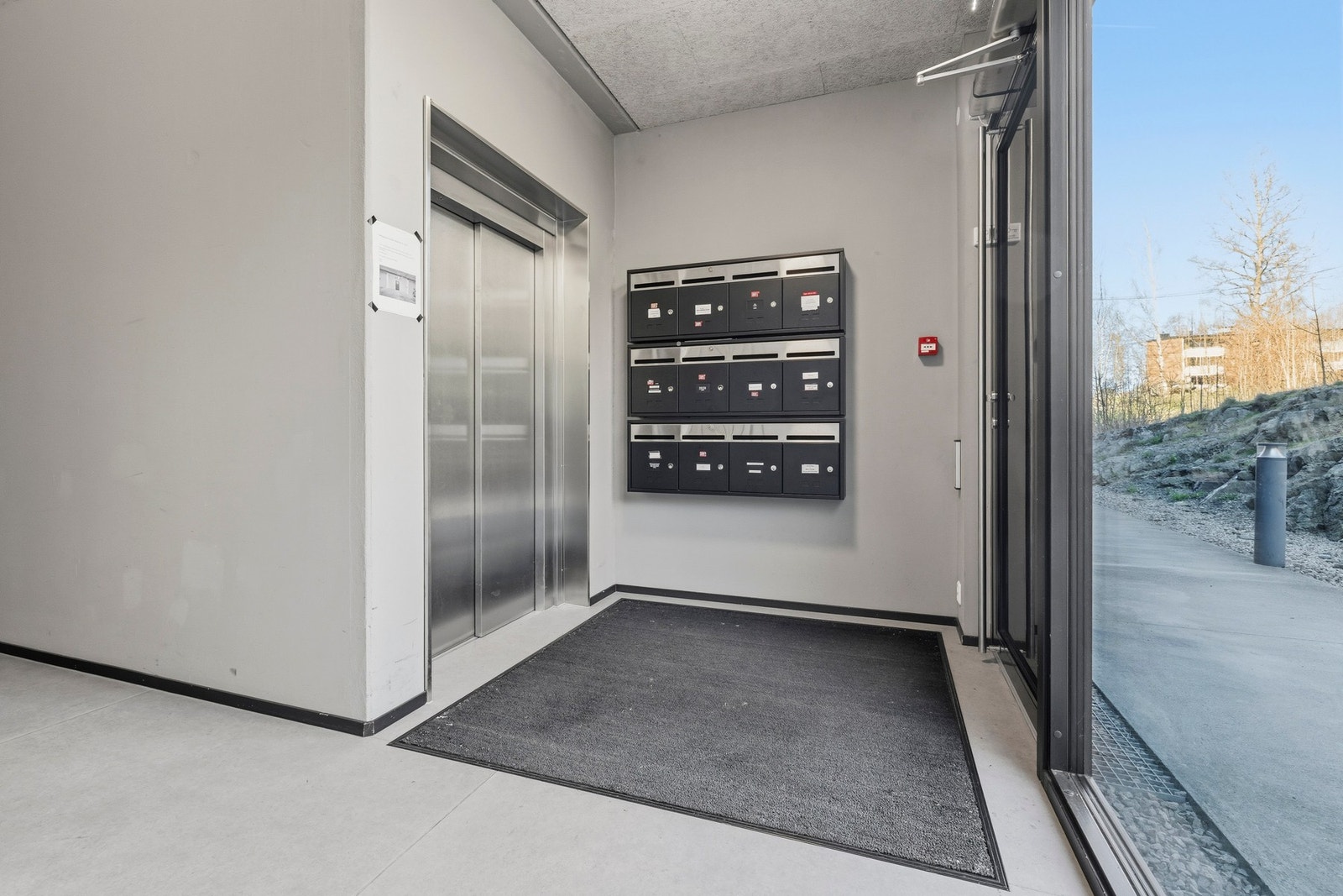 Det er heisadkomst i blokken Galleribilde