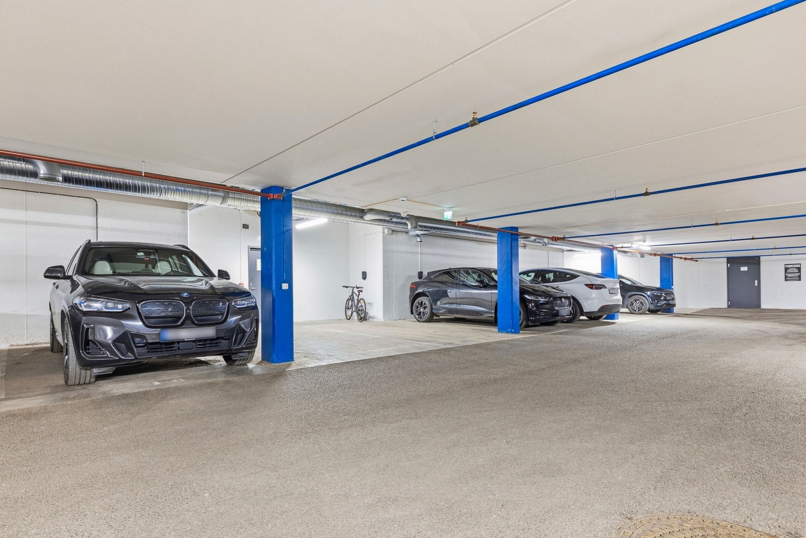 Det kan være muligheter for å leie av parkeringsplass av andre beboere Galleribilde