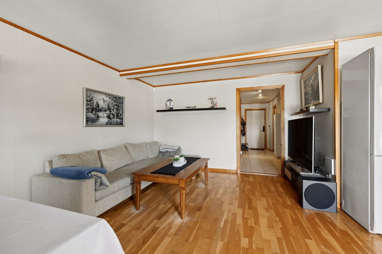 Stor stue, som rommer ulike avdelinger. Galleribilde