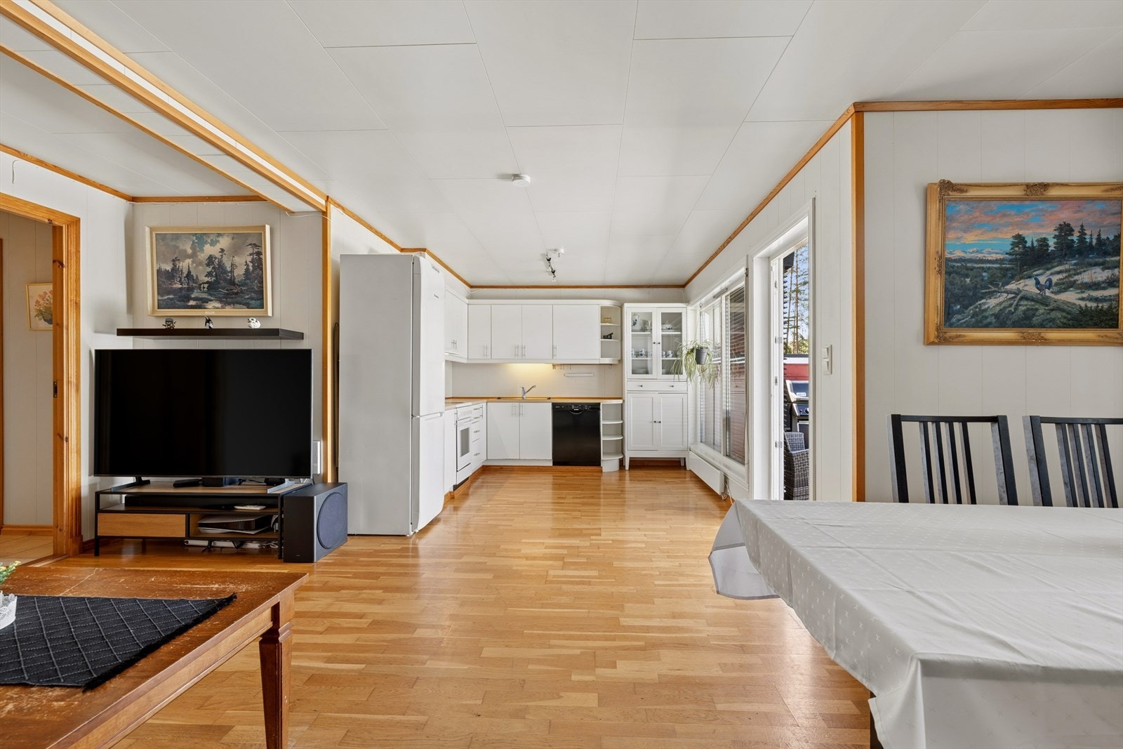 Leiligheten har er malt i lyse farger. Galleribilde