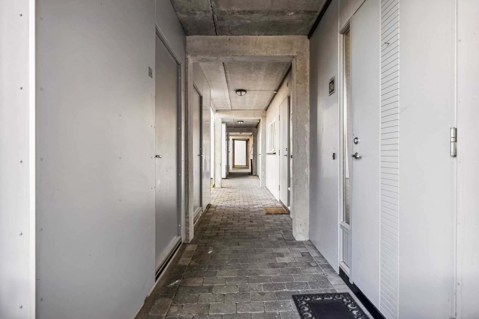Inngangsparti til leilighetene. Galleribilde