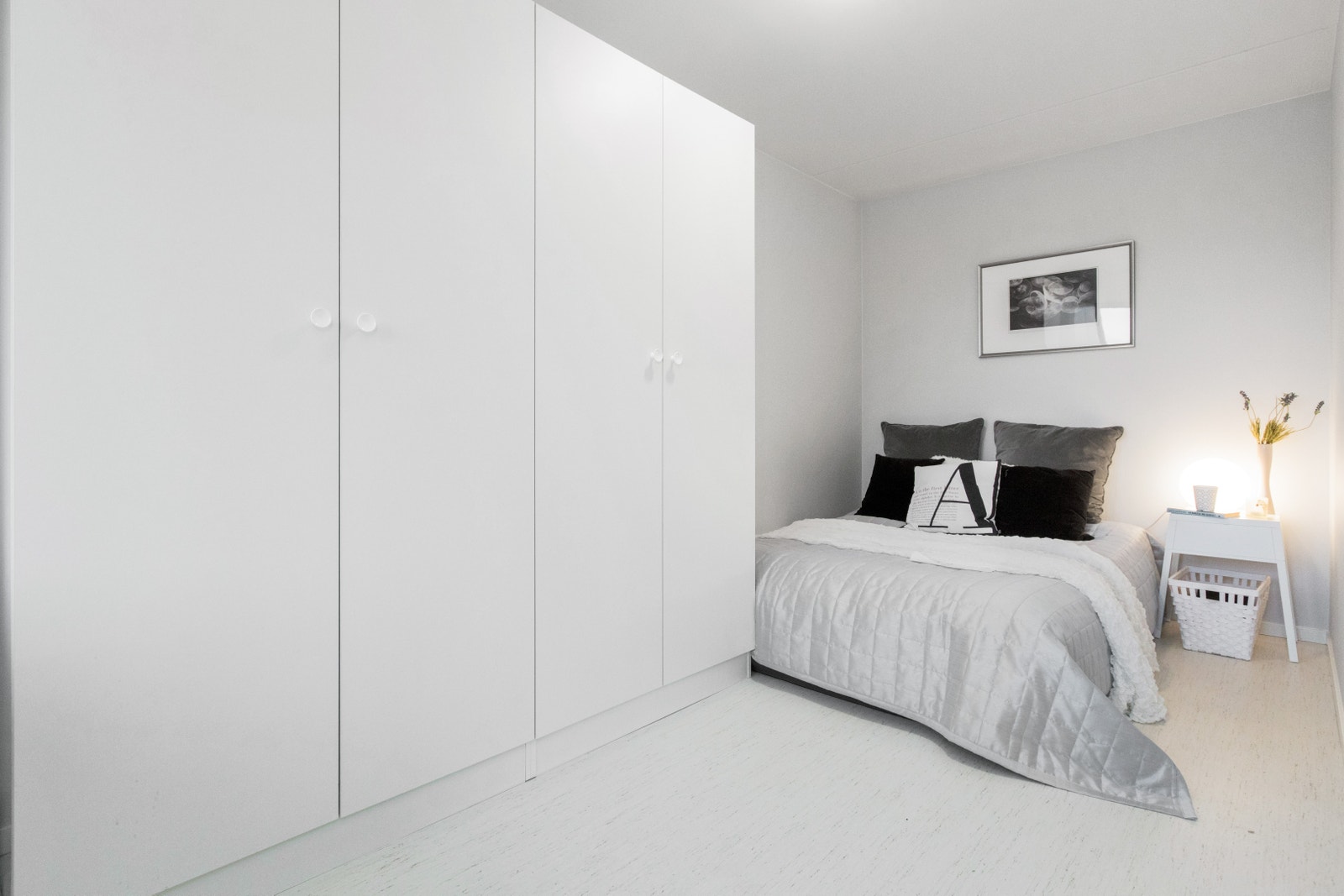 Soverom med garderobe Galleribilde