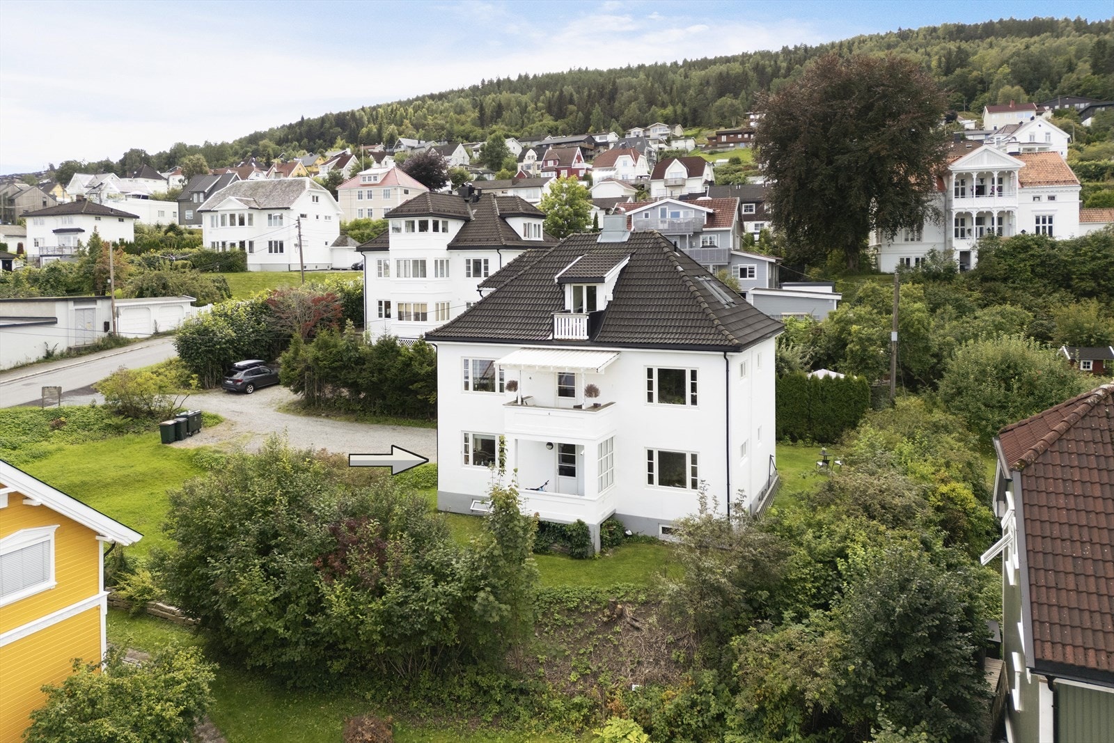 Pen og romslig 3-roms leilighet med god planløsning og terrasse samt utgang til hage - Attraktiv beliggenhet på Danvik - Parkering! Galleribilde