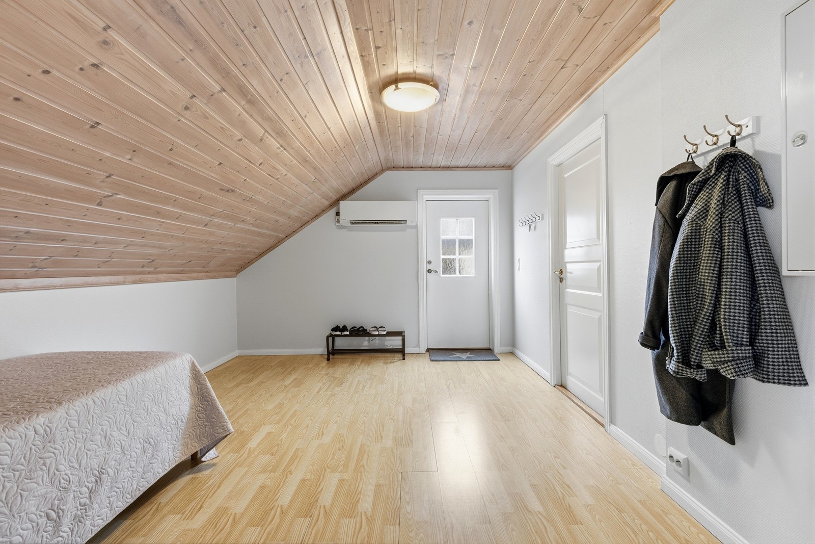 Stor gang med god plass til alt man måtte ønske ut av en gang. Galleribilde