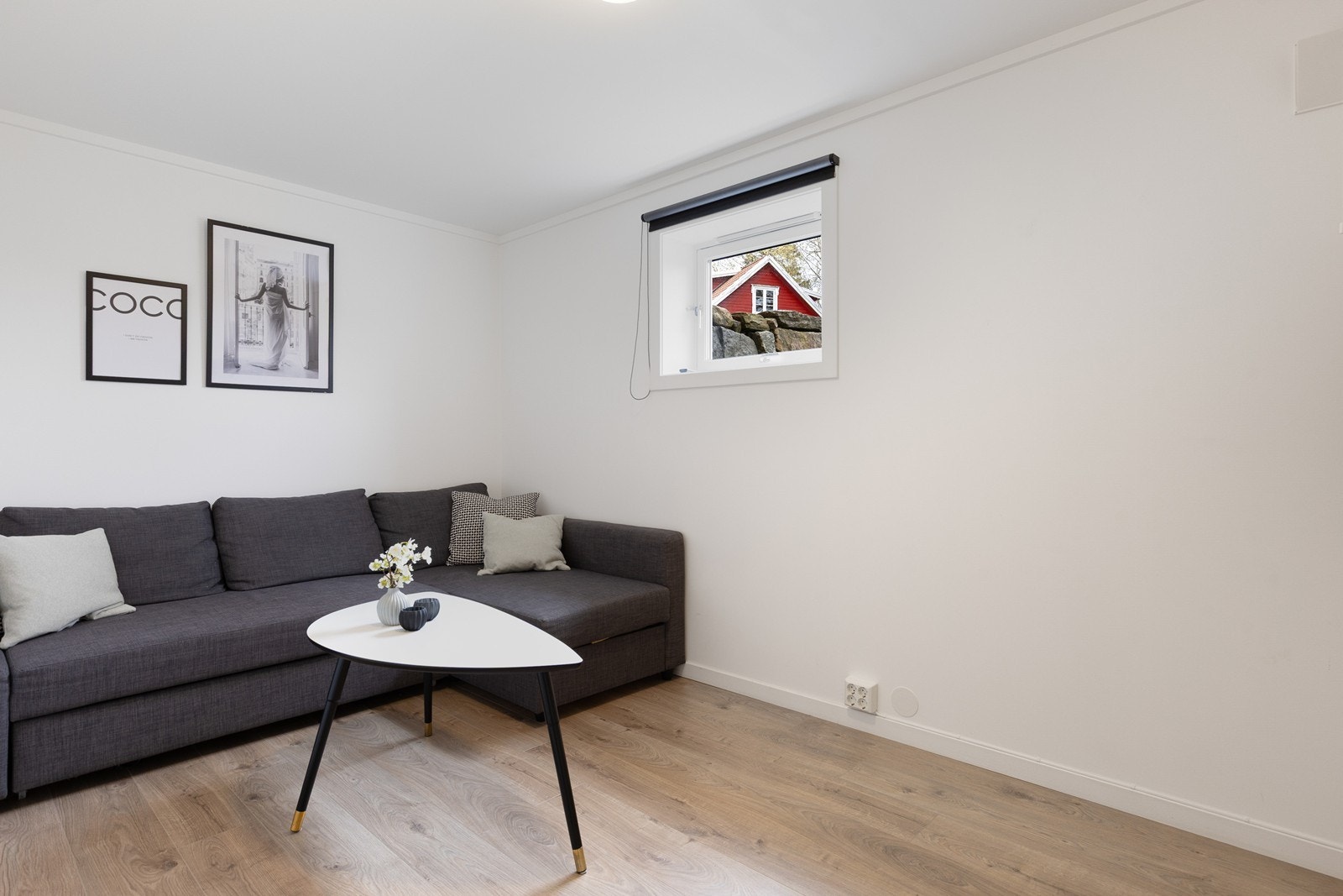 Kjellerstue i 1. etasje som på originale tegninger er et soverom. Her kan man velge bruken. Galleribilde