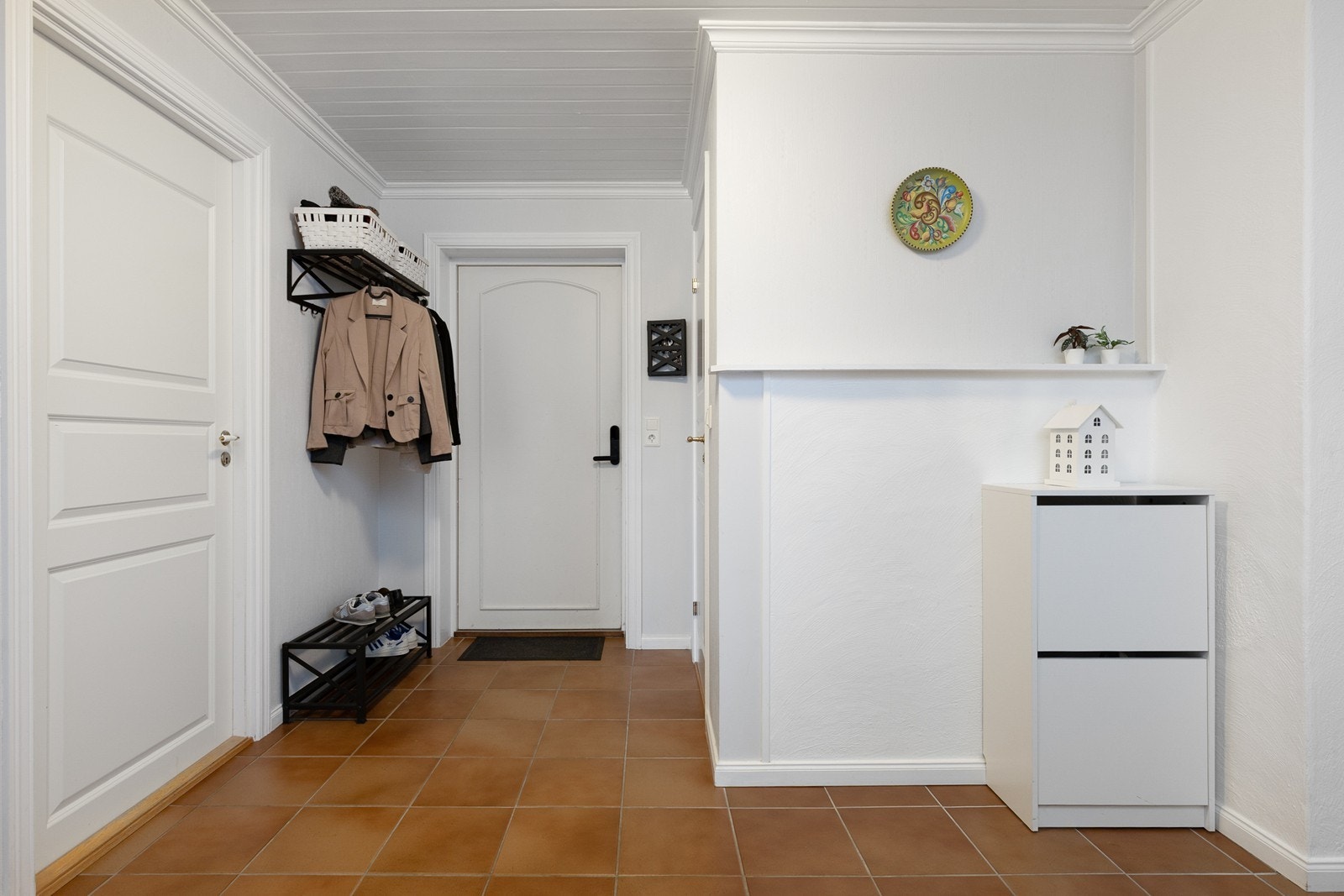 Innbydende inngangsparti som ønsker deg velkommen hjem! Galleribilde