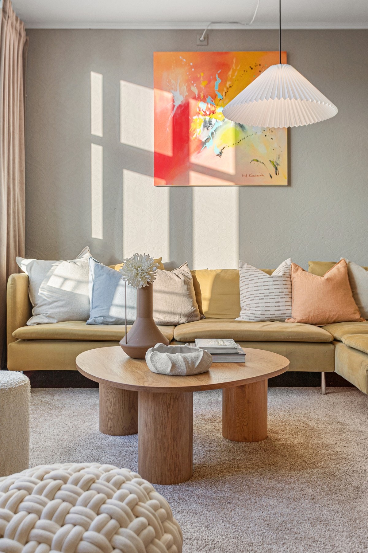Leiligheten har et bruksareal på 94 kvadratmeter, og har god plass til sofagruppe og spisebord på stue. Galleribilde