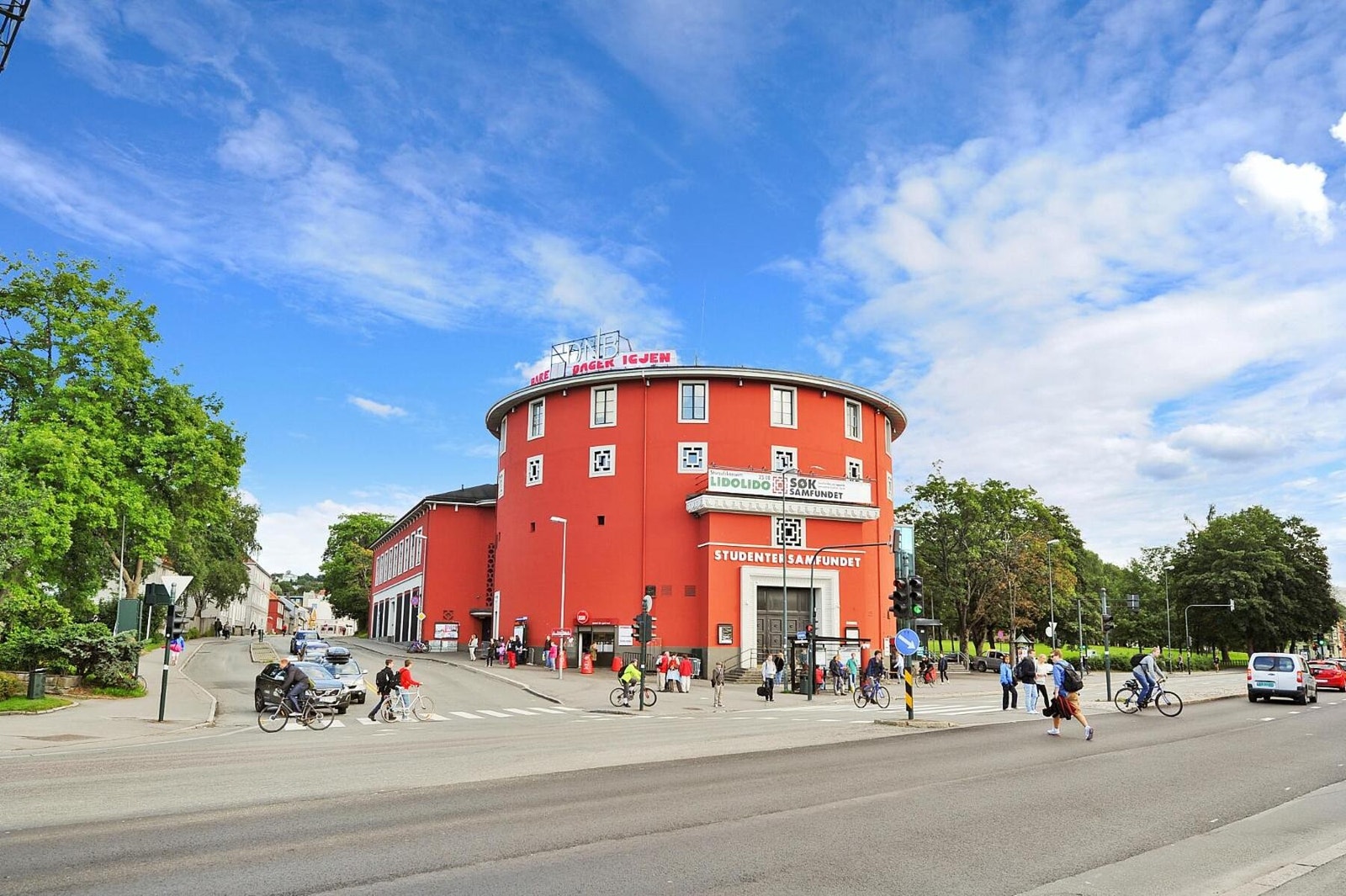 Kort avstand til Samfundet for fine arrangementer i året. Galleribilde
