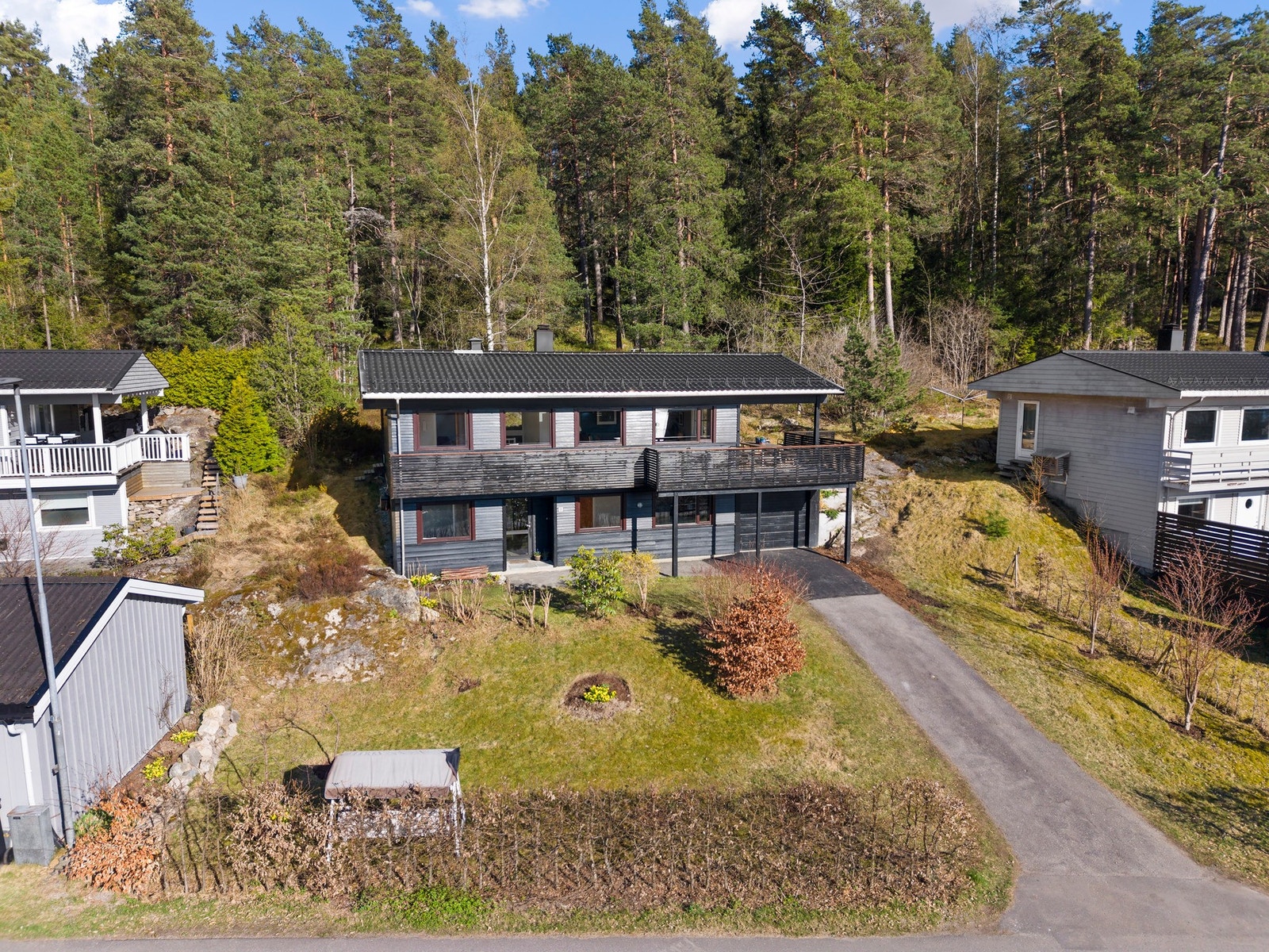 Benjamin Schrøder v/privatmegleren ønsker velkommen til Åsenveien 11! Galleribilde