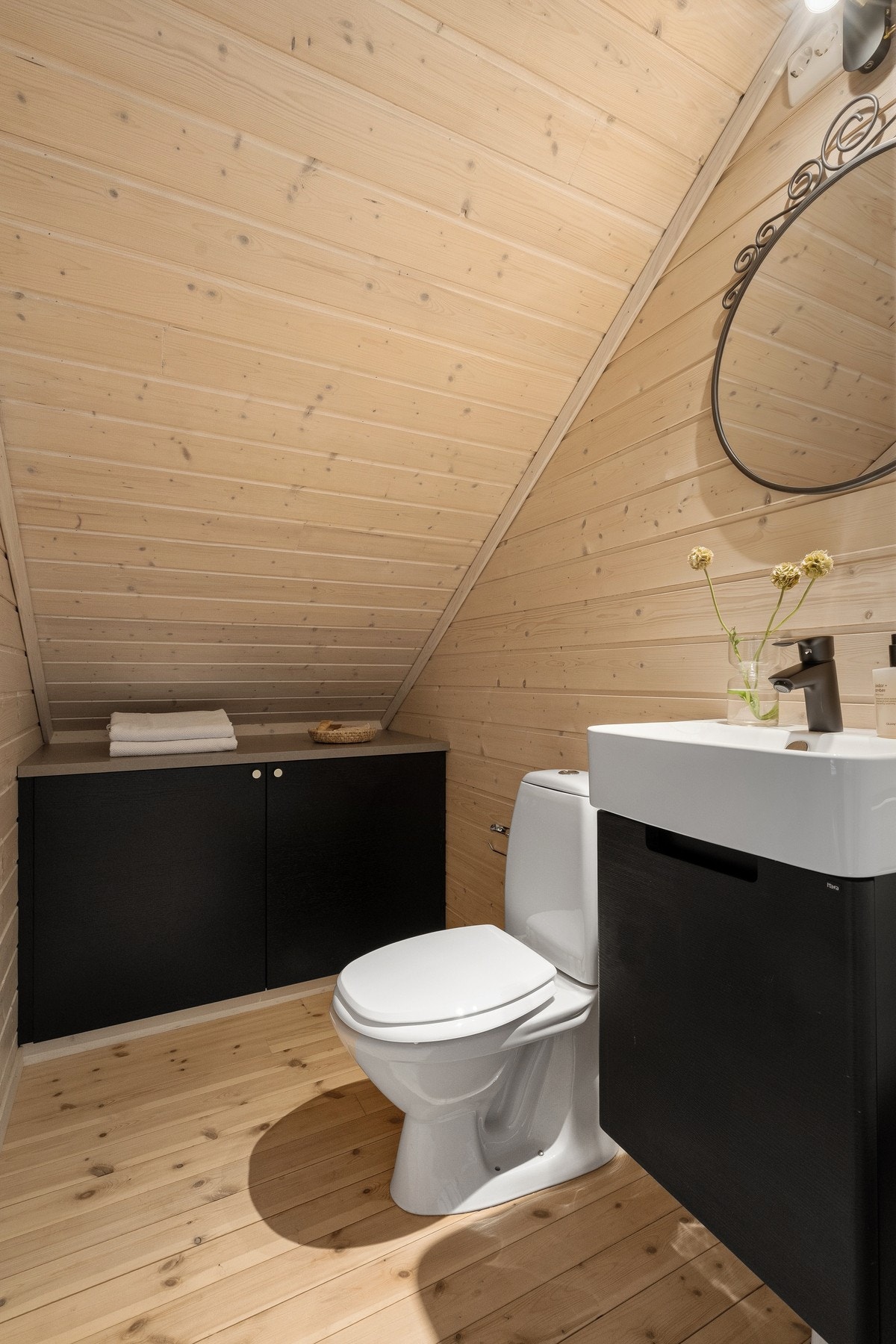 Separat wc med innredning fra 2022. Galleribilde