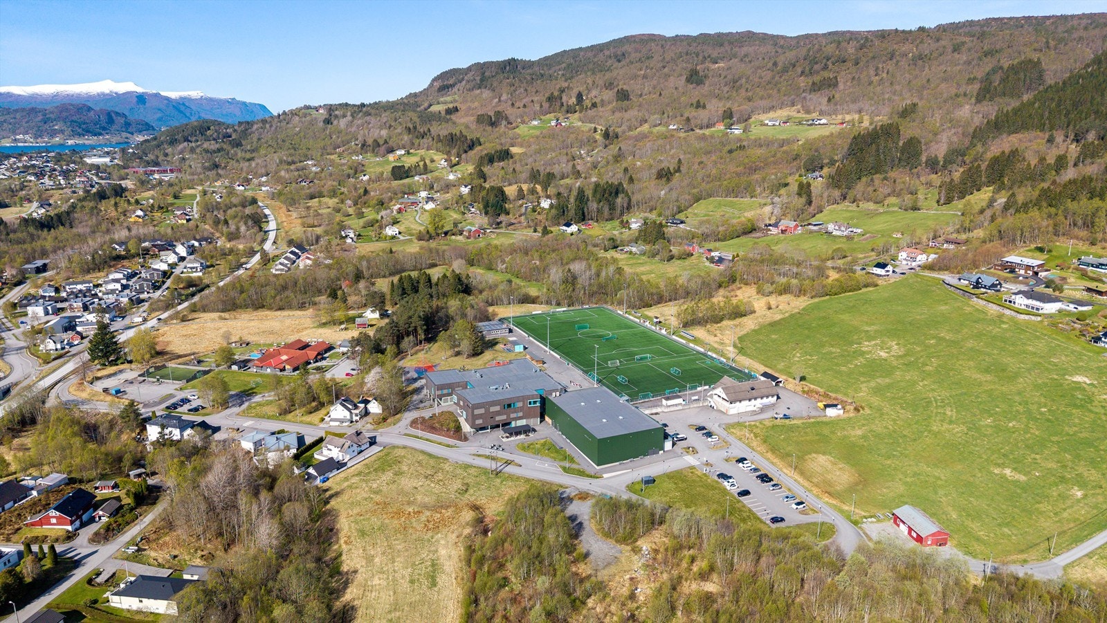Nye Emblem Barneskole og Emblem stadion ligger i gangavstand og tilbyr organiserte aktiviteter for barn og unge. Galleribilde