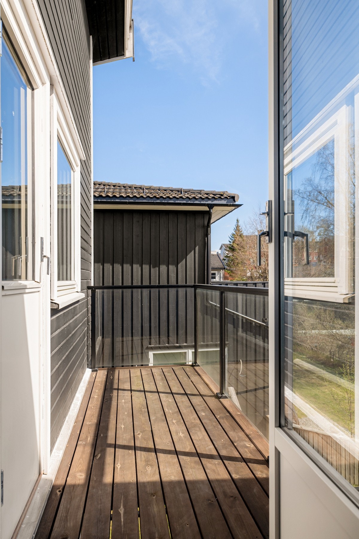 Det er også utgang til balkongen fra hovedsoverommet. Galleribilde