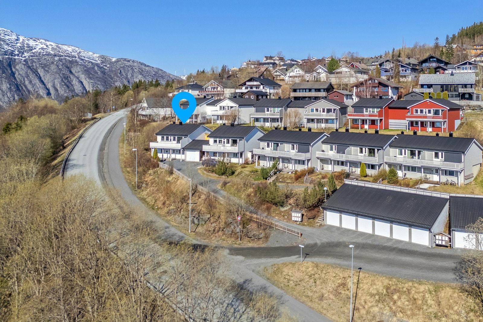 Jerpevegen Borettslag består av 30 enheter og fremstår som veldrevet og godt vedlikeholdt. Galleribilde