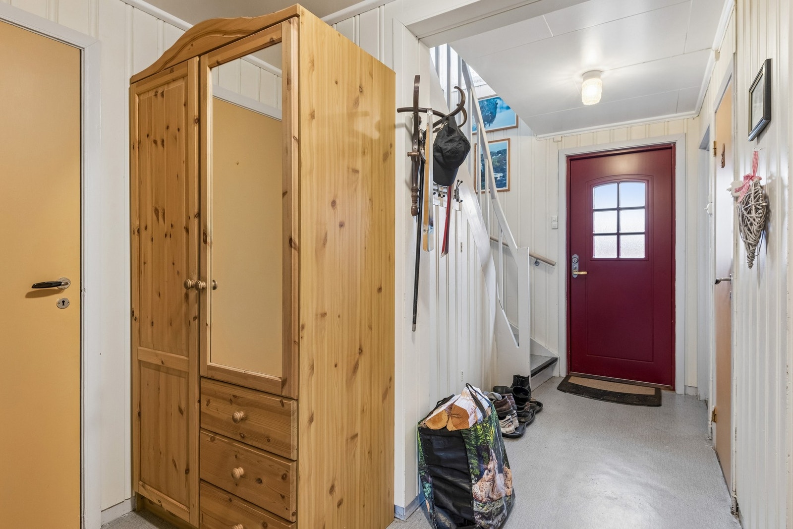 Gang med plass til garderobeløsning. Galleribilde