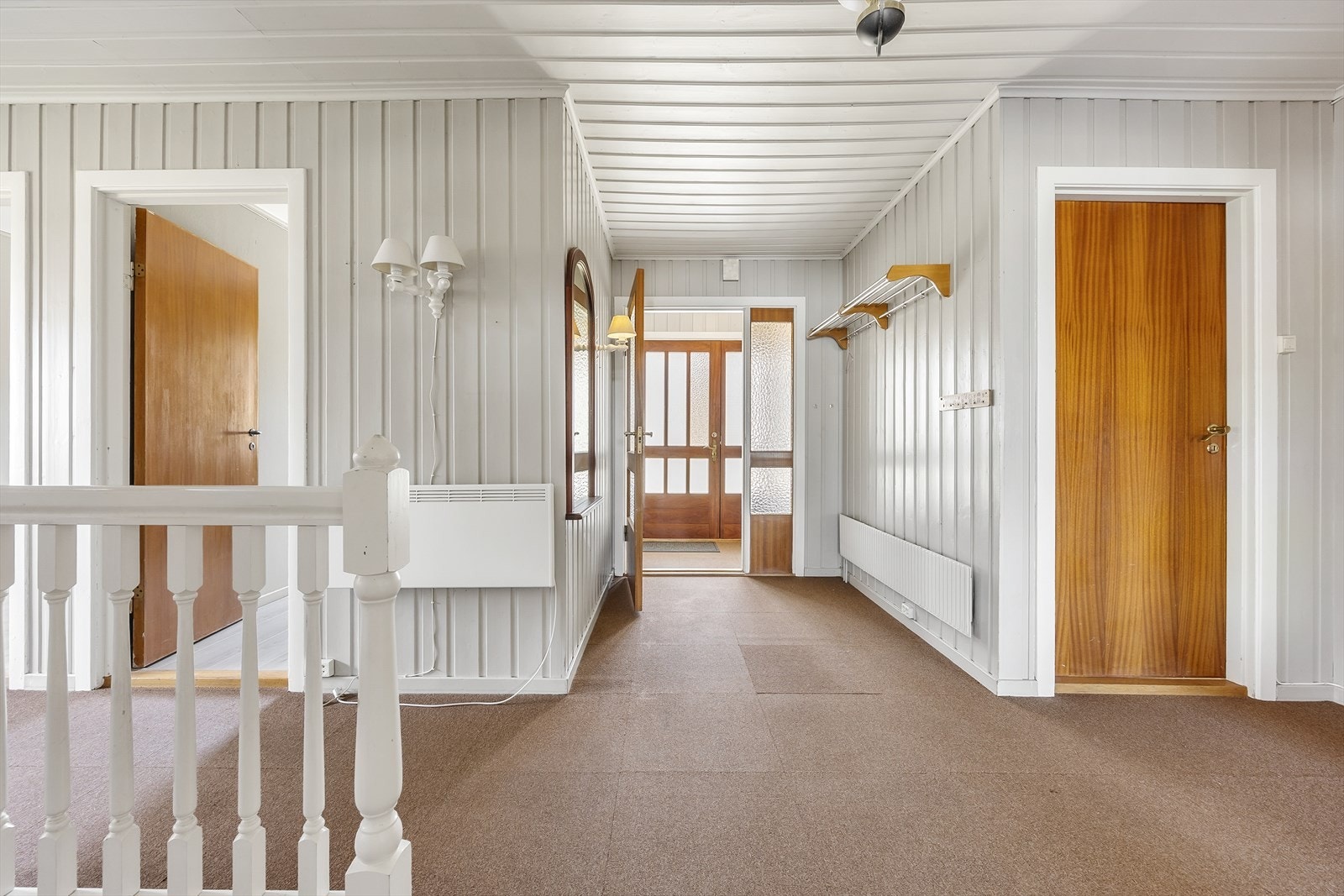 Det er plass til skap eller andre garderobeløsninger. Galleribilde