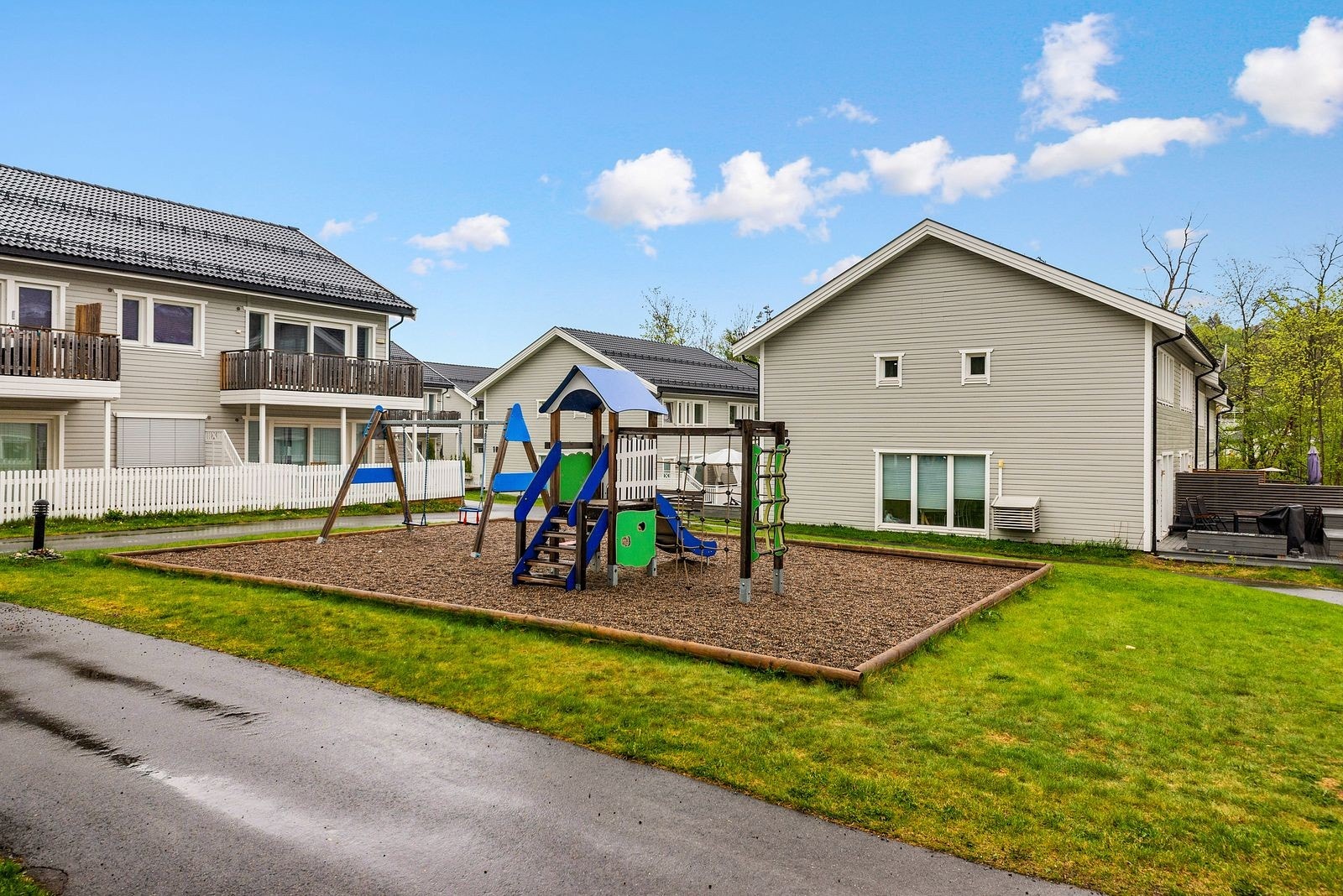 Prestenga boligsameie er et attraktiv boligfelt beliggende sentrumsnært i Slemmestad. Galleribilde