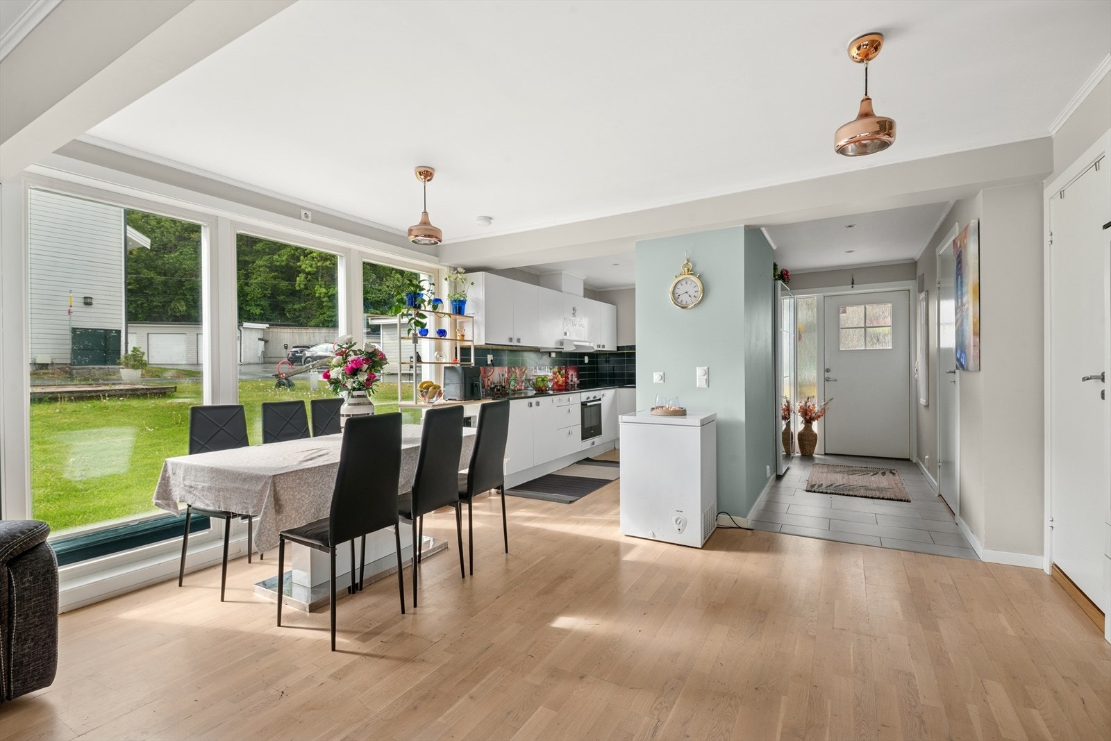 Sosial åpen stue/kjøkken-løsning! Galleribilde