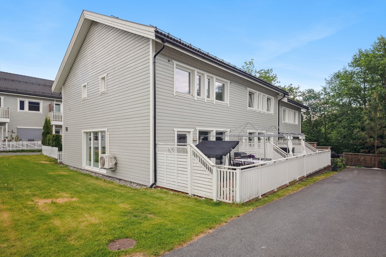 Flott intern beliggenhet med gode solforhold på terrassen. Galleribilde