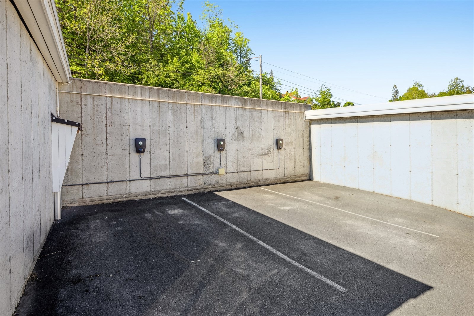 Det er lagt opp til å lade el-bil. Galleribilde