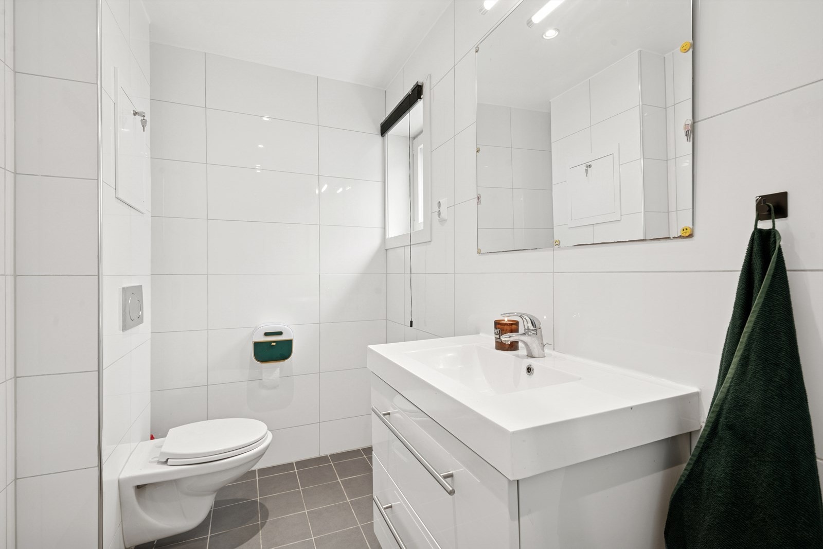 Lyst og delikat baderom også i 2 etasje. Galleribilde