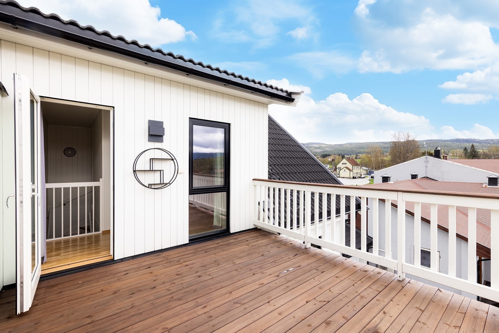 Takterrasse hvor det er god plass for utemøblement og grill. Galleribilde